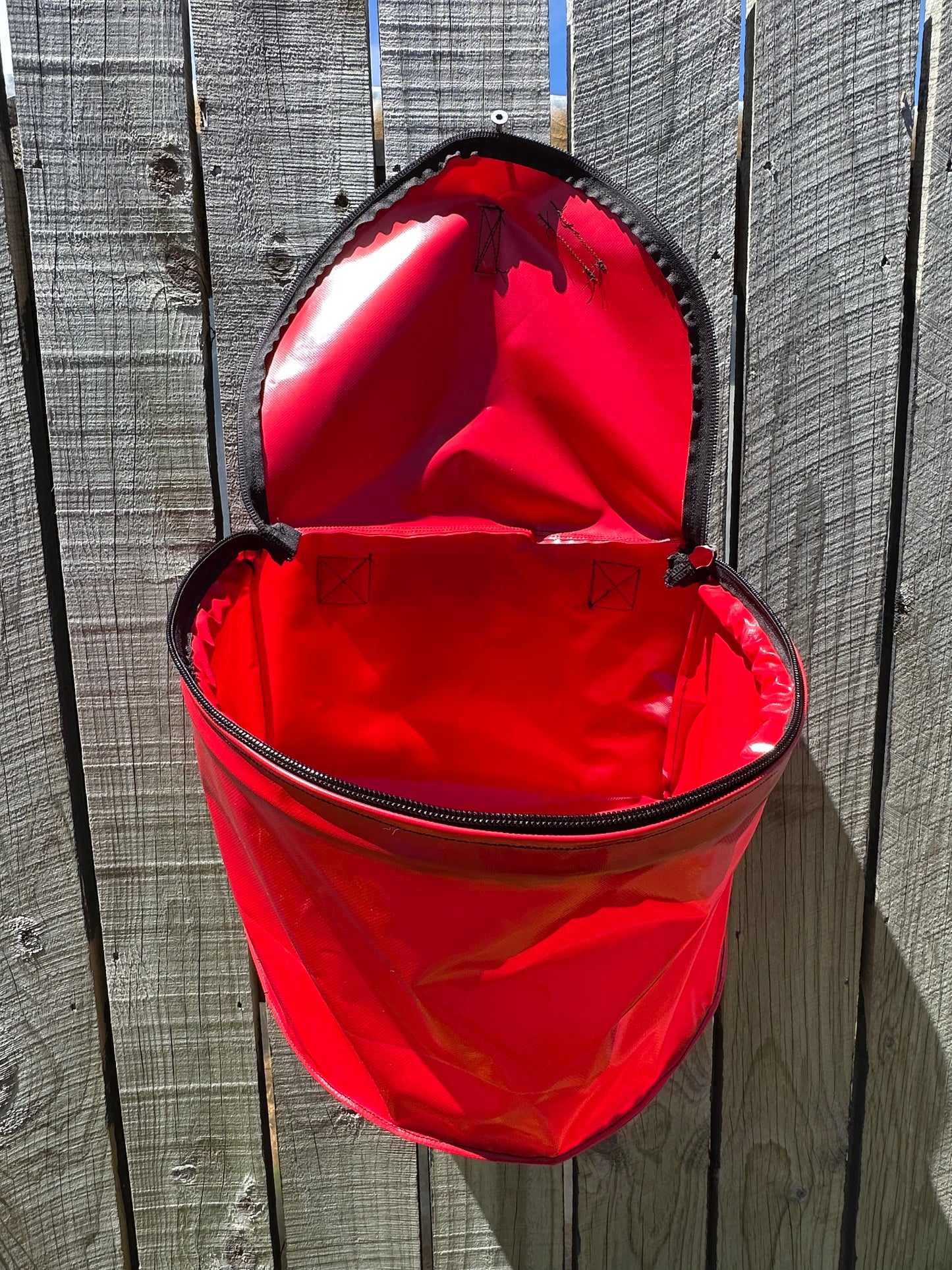 Collapsible feed bag