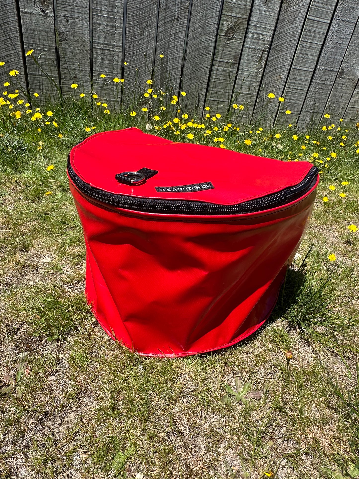 Collapsible feed bag