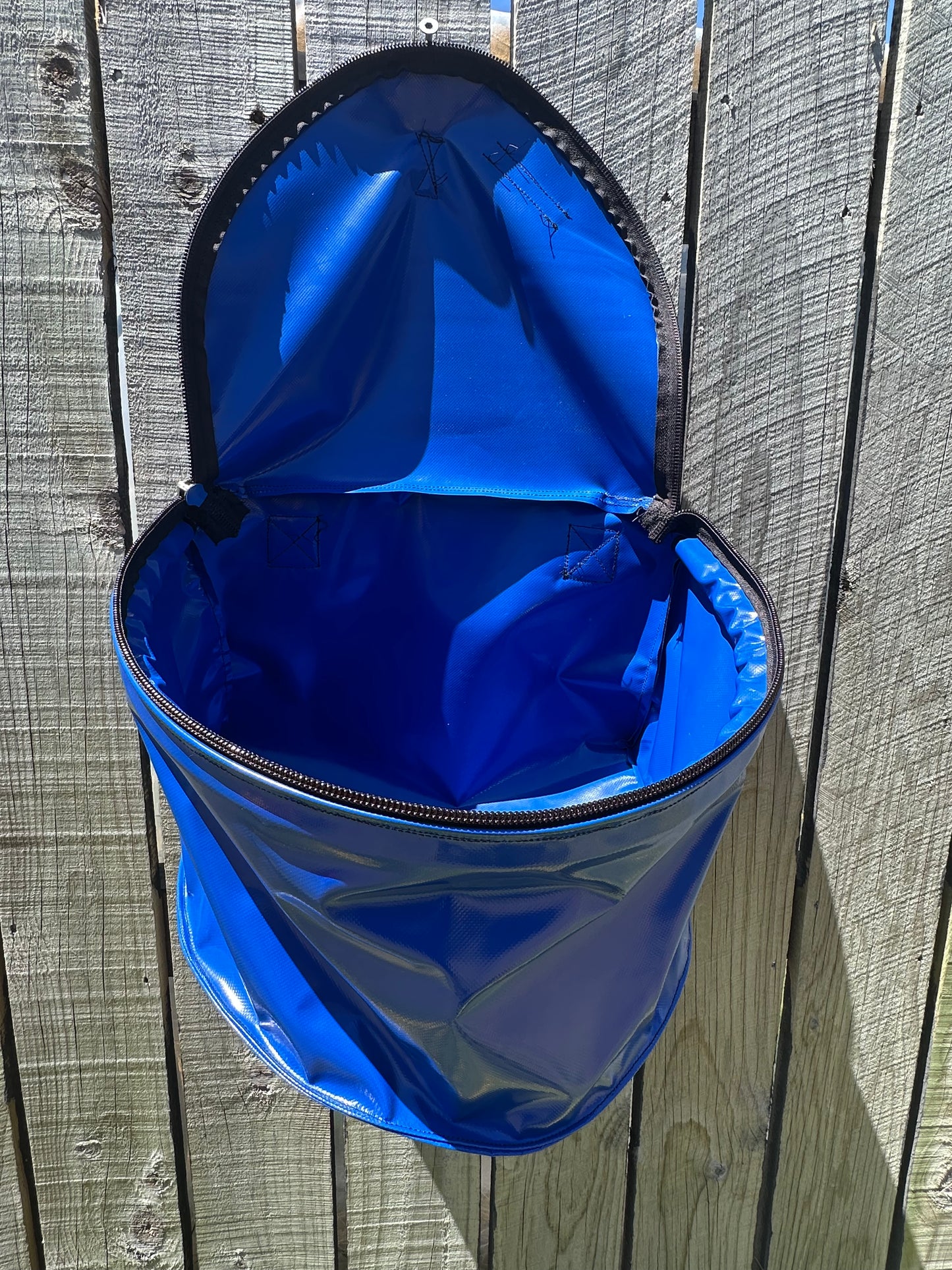 Collapsible feed bag